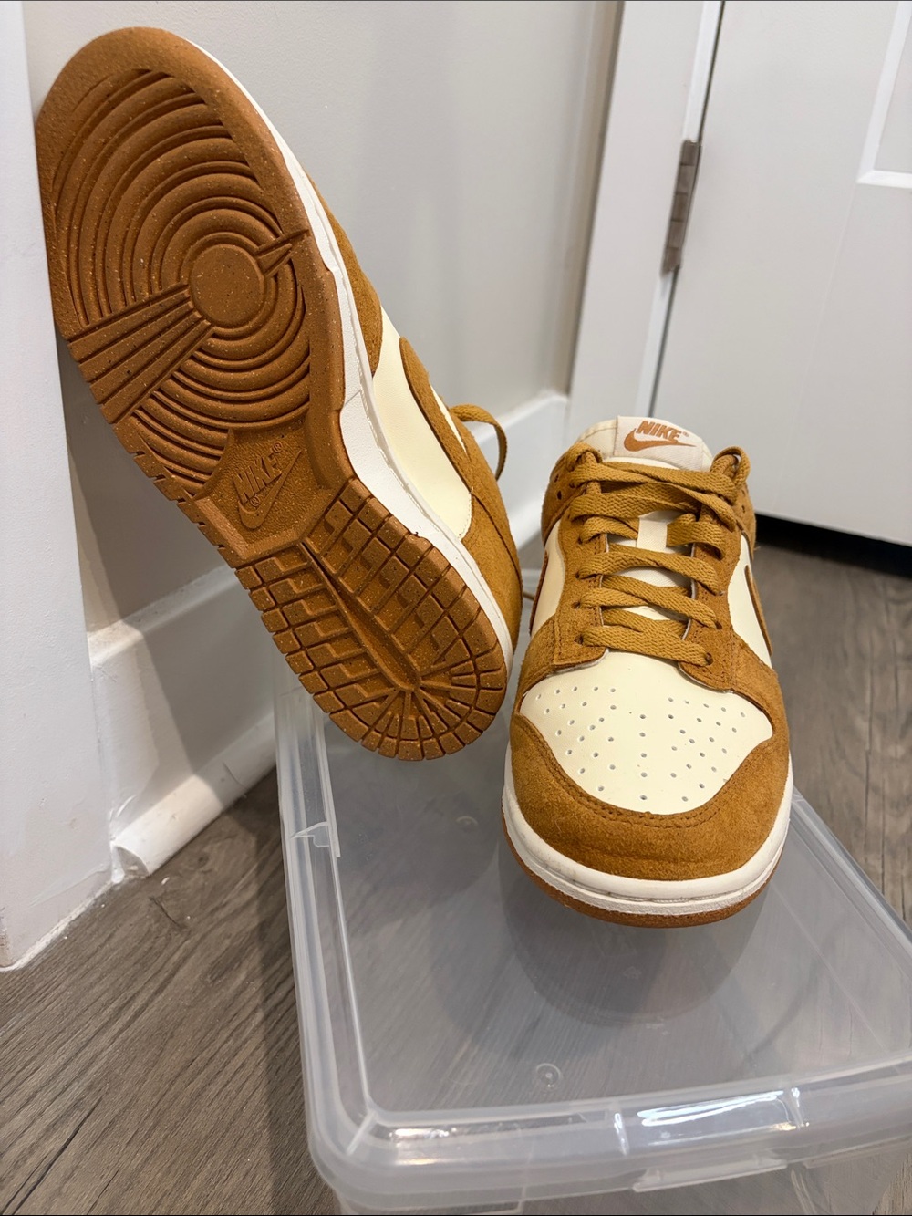 Nike Dunk Low Wheat and Cream Suede - Picture 4 of 6